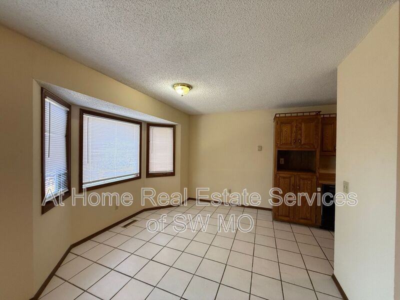 1425 S Arcadia Ave - Photo 3 of 15