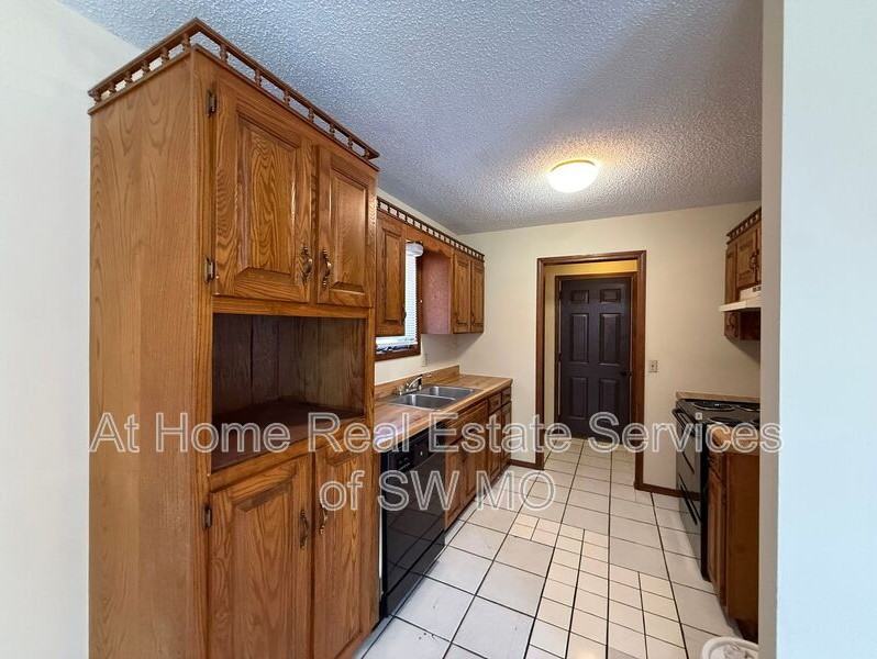 1425 S Arcadia Ave - Photo 4 of 15