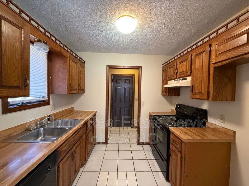 1425 S Arcadia Ave - Photo 5 of 15