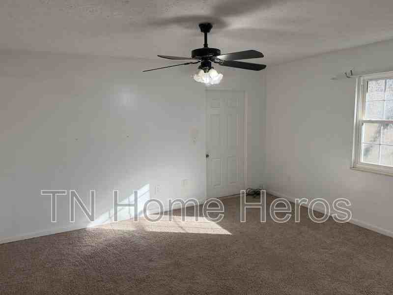 1911 Laurans Ave - Photo 3 of 12