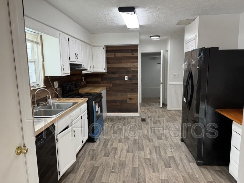 1911 Laurans Ave - Photo 7 of 12