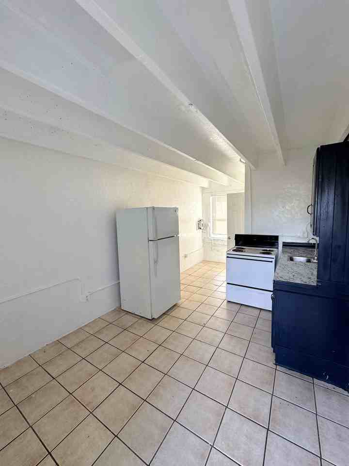 845 SW 6 ST LLC - Photo 3 of 8