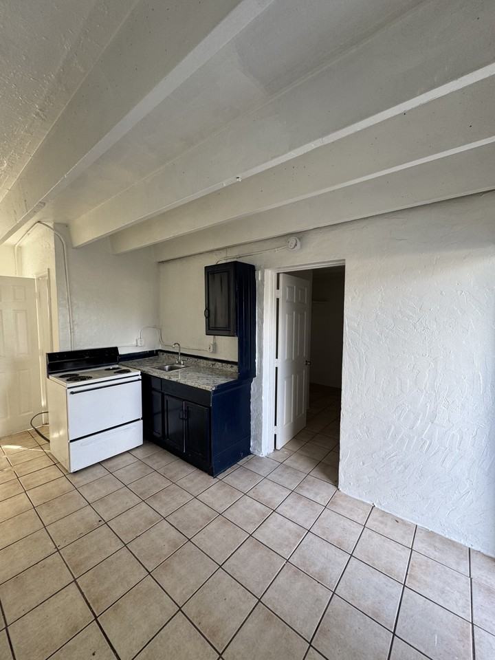 845 SW 6 ST LLC - Photo 4 of 8