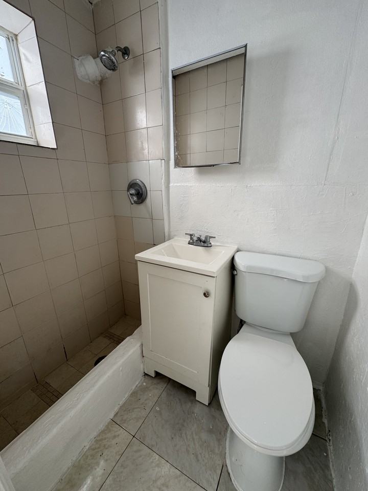 845 SW 6 ST LLC - Photo 6 of 8