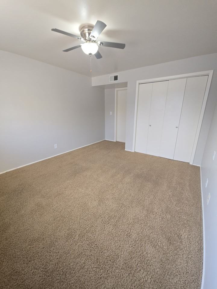 1003 South State Fair Boulevard - Photo 3 of 11