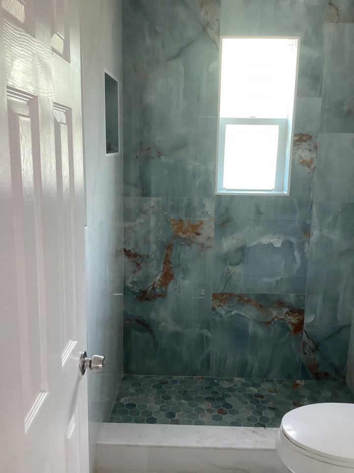 1097 West 28th Street - Photo 3 of 8