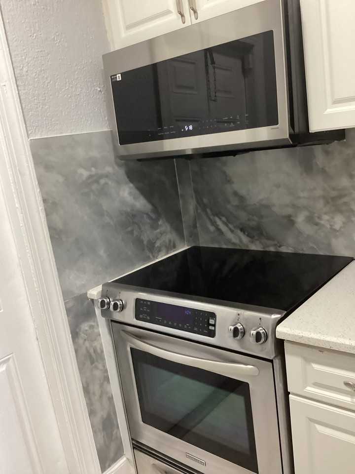 1097 West 28th Street - Photo 4 of 8