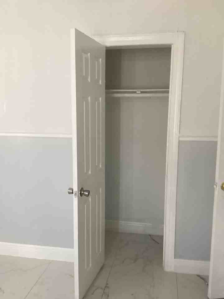 1097 West 28th Street - Photo 6 of 8