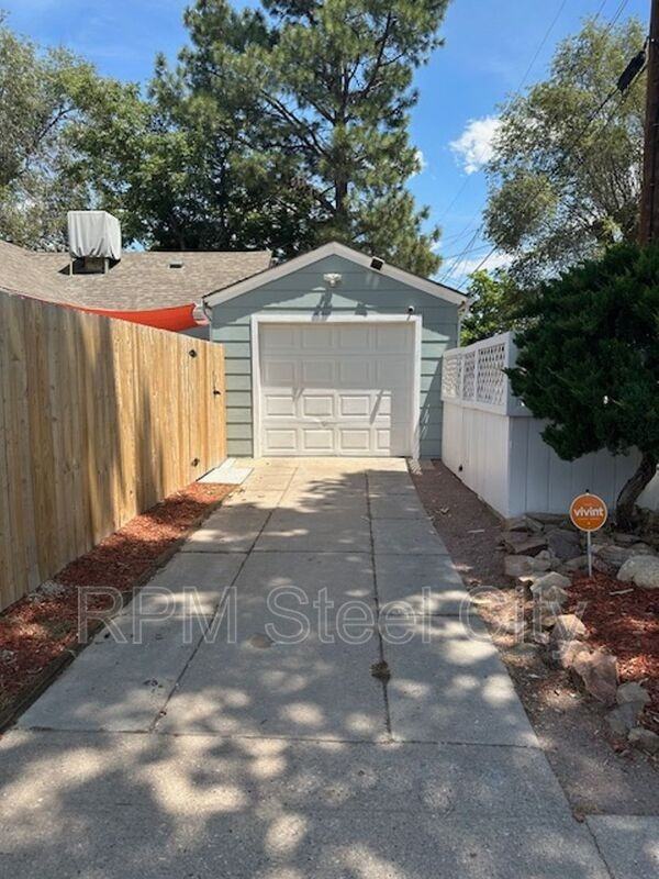 2410 Saint Clair Ave - Photo 4 of 14