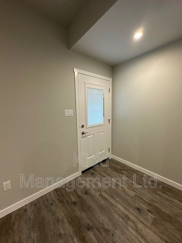 7023 Kennedy Cres - Photo 4 of 10