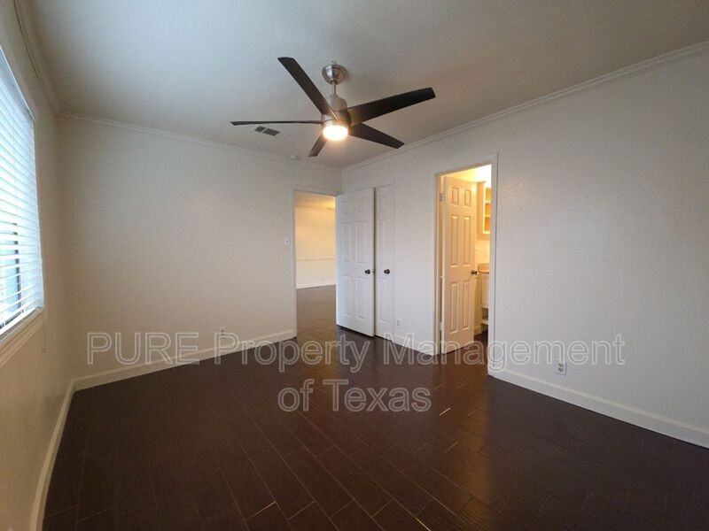 8708 - Photo 5 of 21