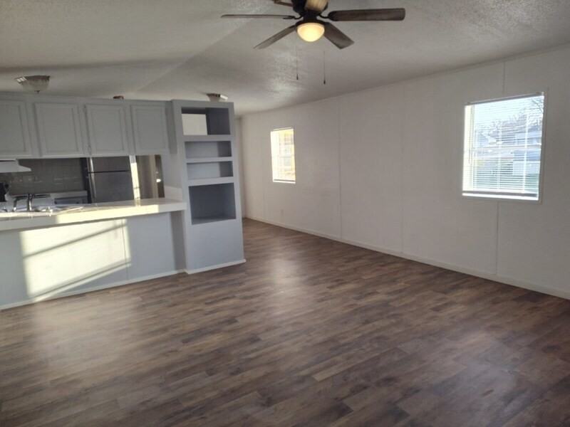 702 W Nelson St - Photo 4 of 13