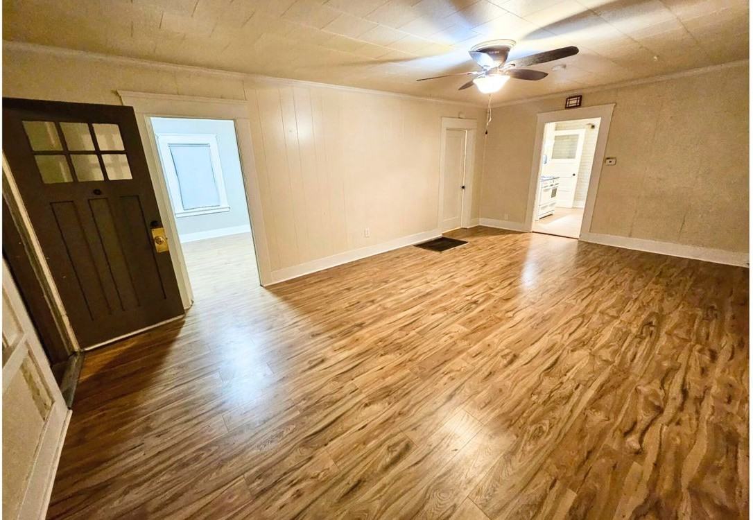 511 W Locust St - Photo 7 of 14