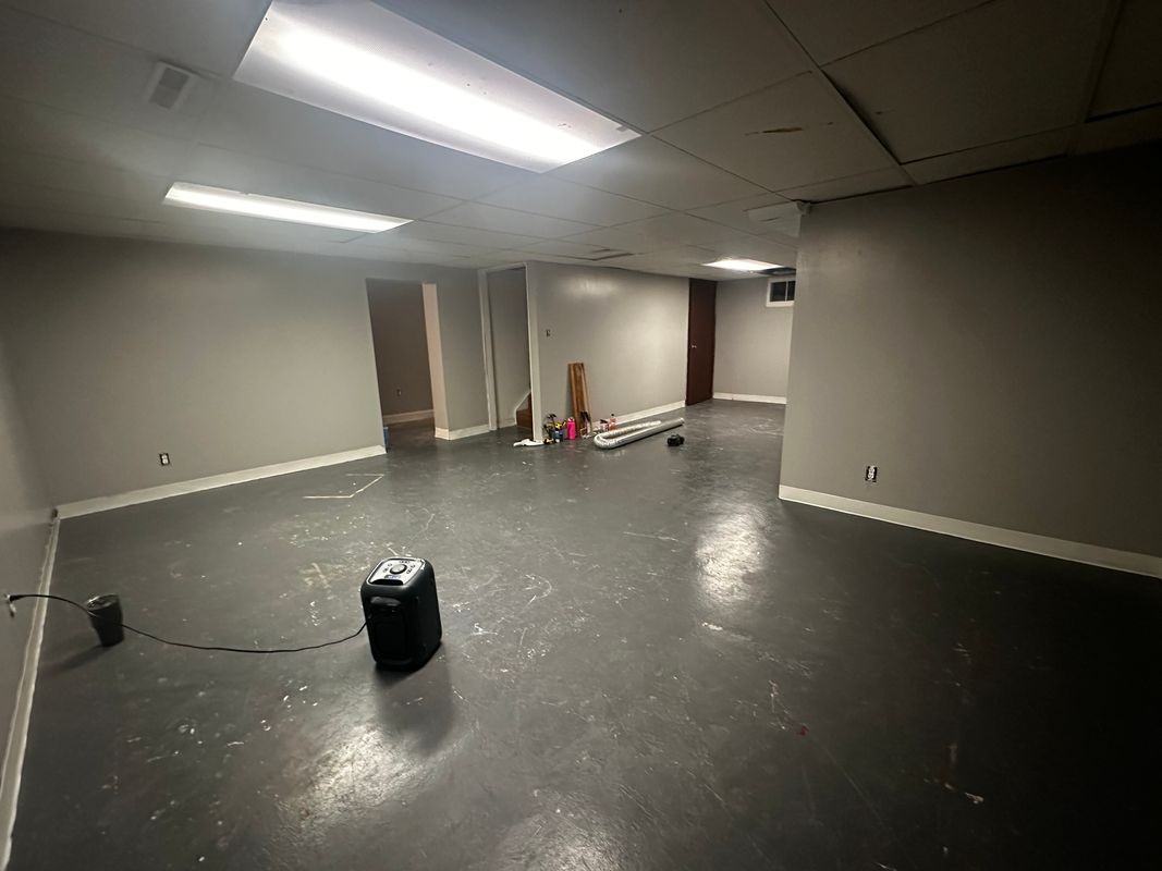 1703 10th St - Photo 2 of 5