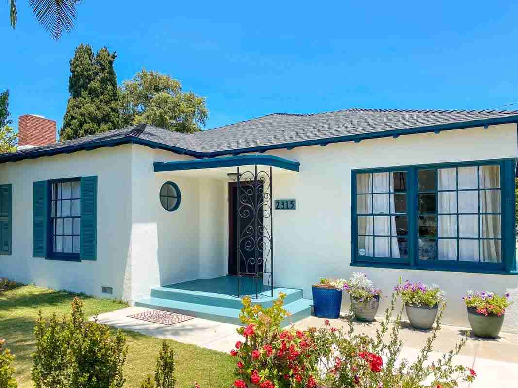 2315 N Flower St - Photo 2 of 22