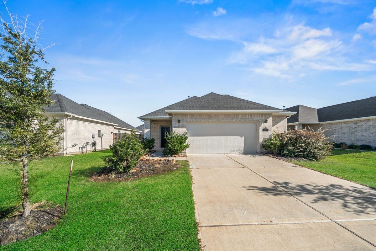 8007 Grandstand Pkwy - Photo 2 of 16