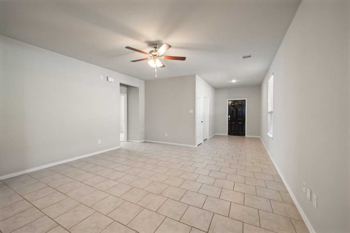 8007 Grandstand Pkwy - Photo 3 of 16