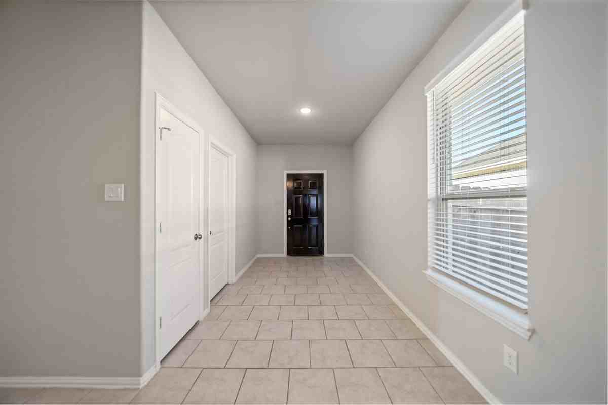 8007 Grandstand Pkwy - Photo 6 of 16