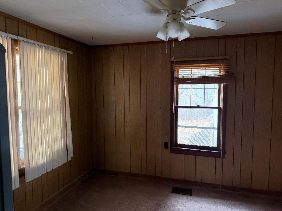 10010 Ferbie Rd - Photo 3 of 7