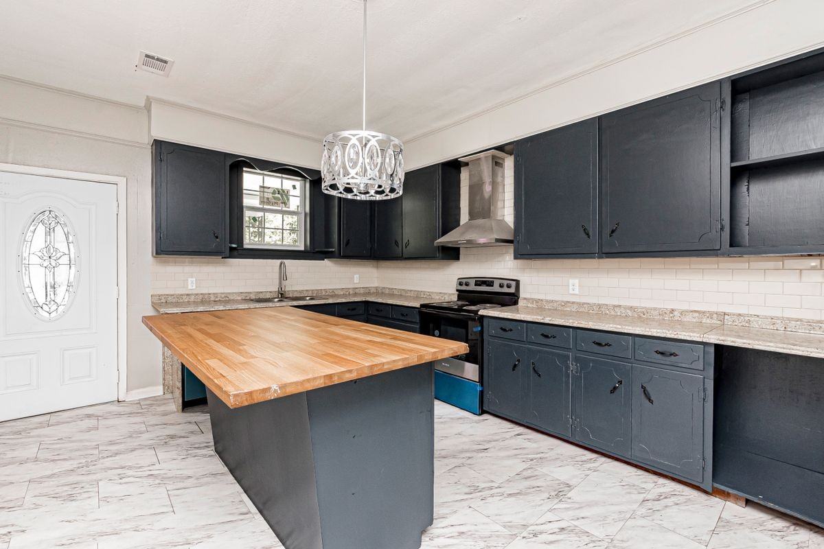 760 N 29th St - Photo 2 of 3