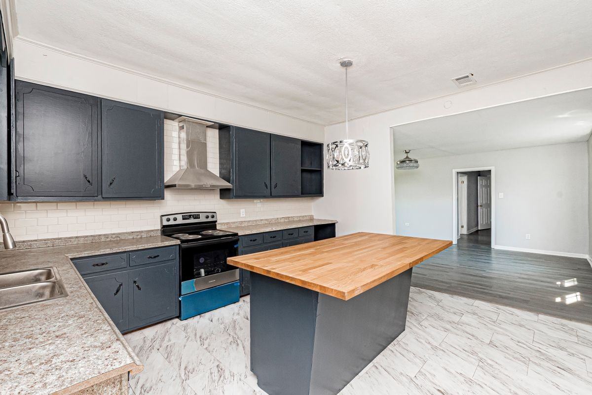 760 N 29th St - Photo 3 of 3