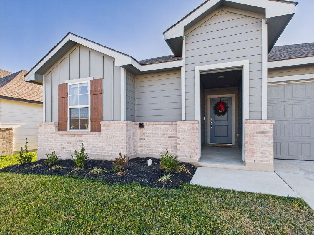 2319 Jeter Dr - Photo 2 of 17