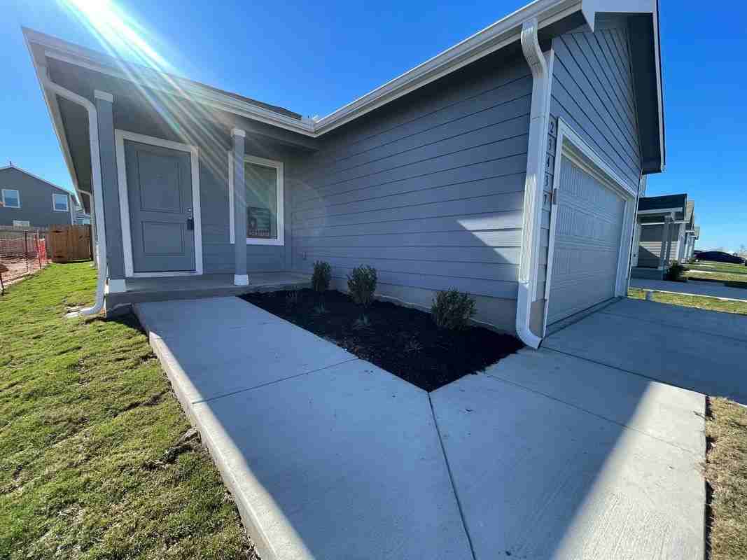 23437 Firelight Dr - Photo 2 of 3