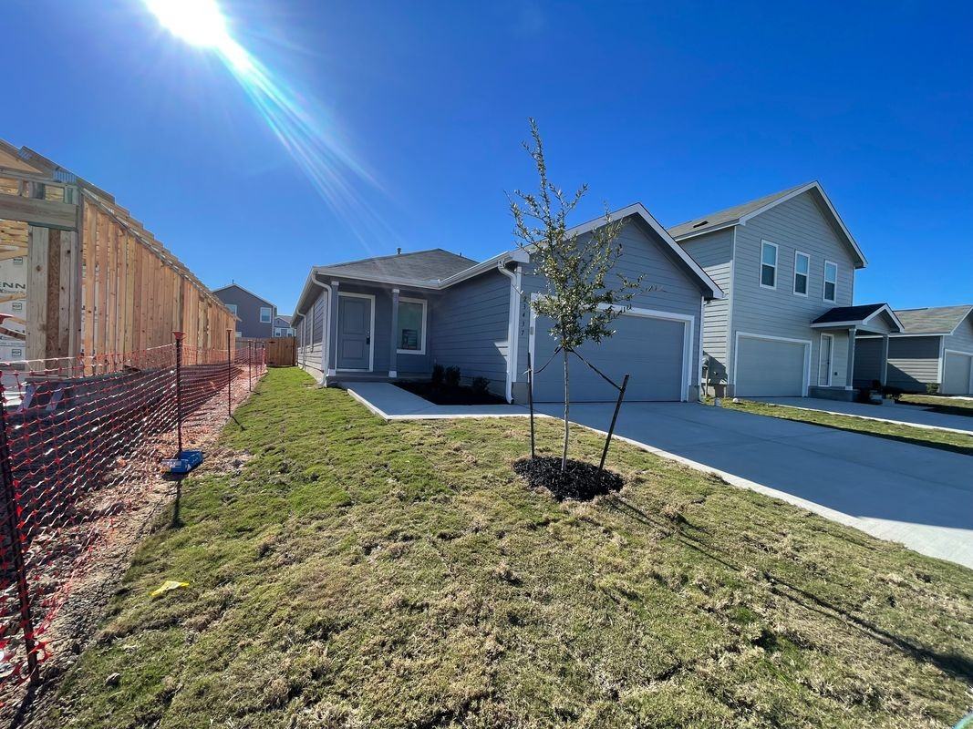 23437 Firelight Dr - Photo 3 of 3