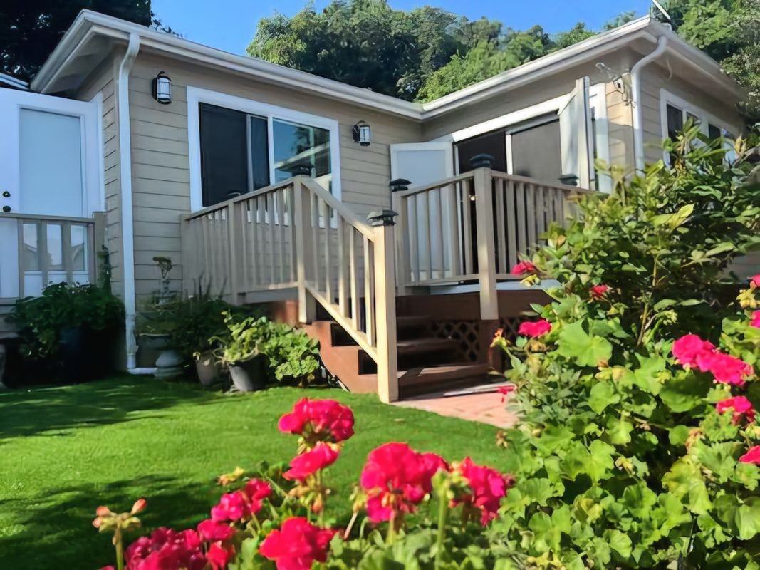 1155 Nob Hill Ave - Photo 5 of 6