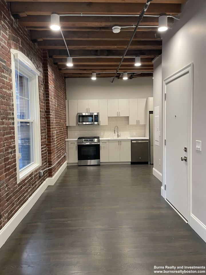 281 Franklin St #402