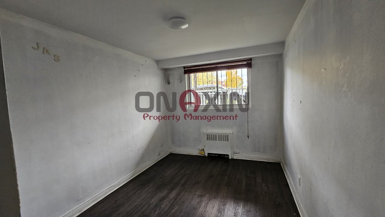 8420 Avenue Stuart - Photo 6 of 12