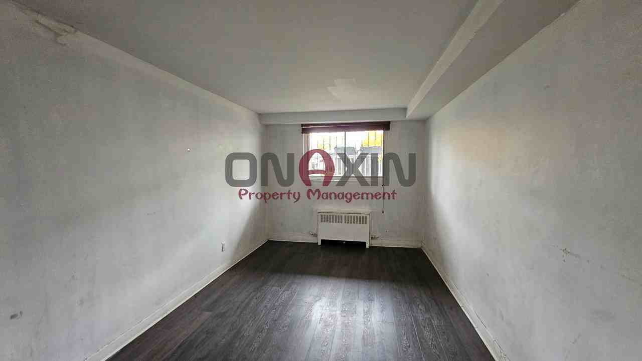 8420 Avenue Stuart - Photo 7 of 12