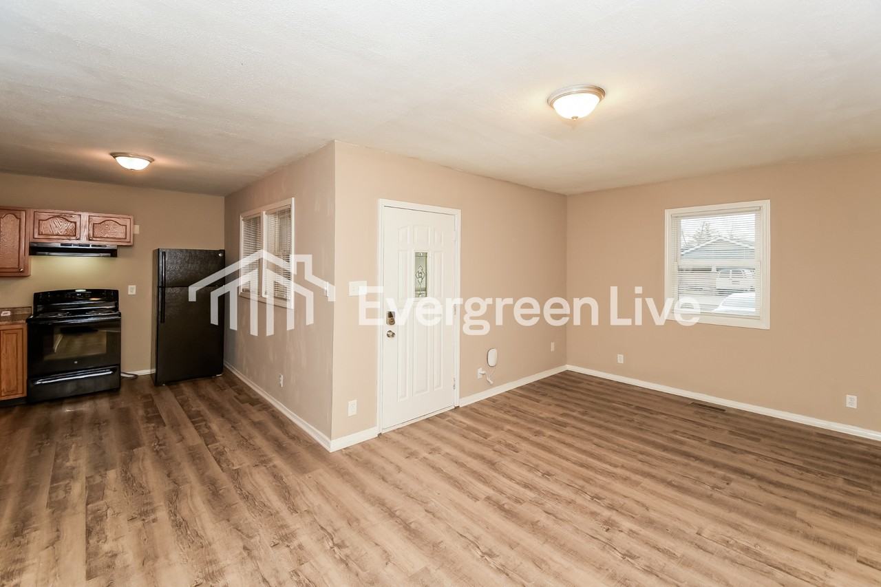 1119 Waldemere Ave - Photo 4 of 15