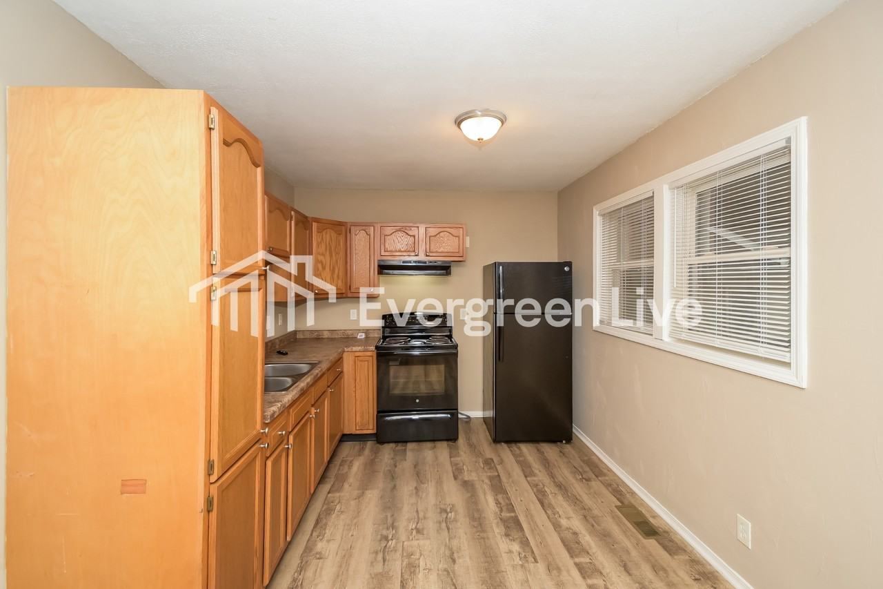 1119 Waldemere Ave - Photo 5 of 15