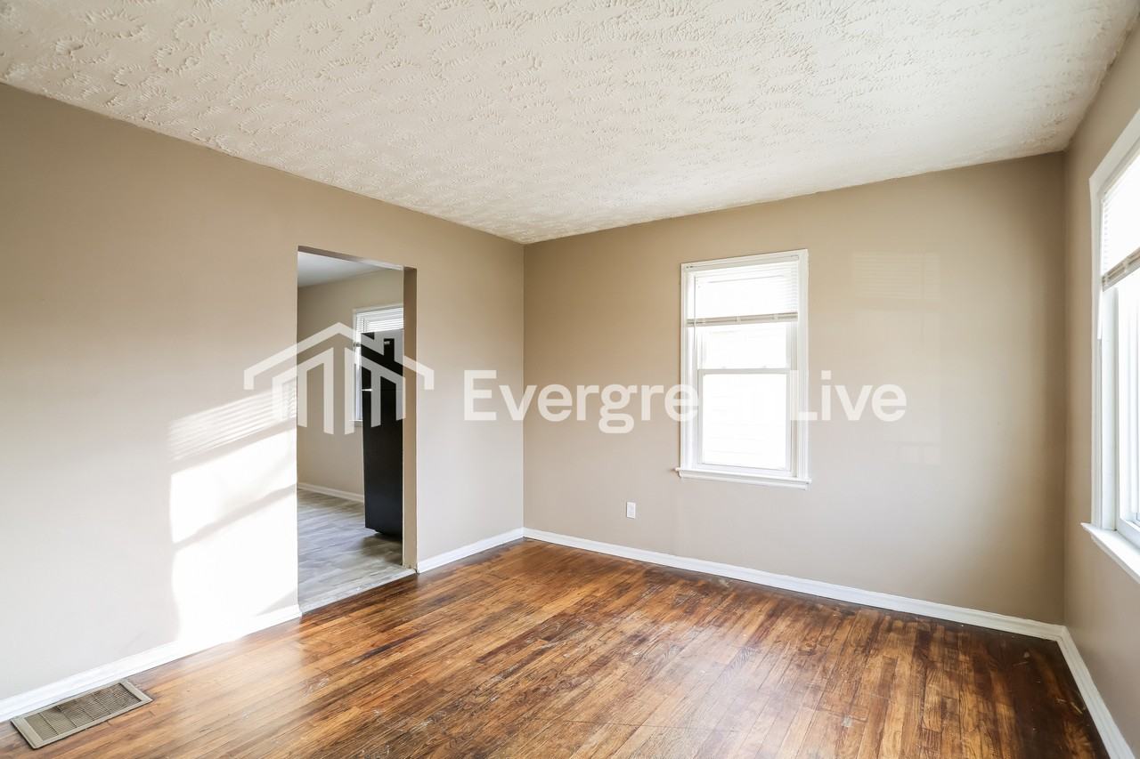 2330 Lexington Ave - Photo 5 of 15