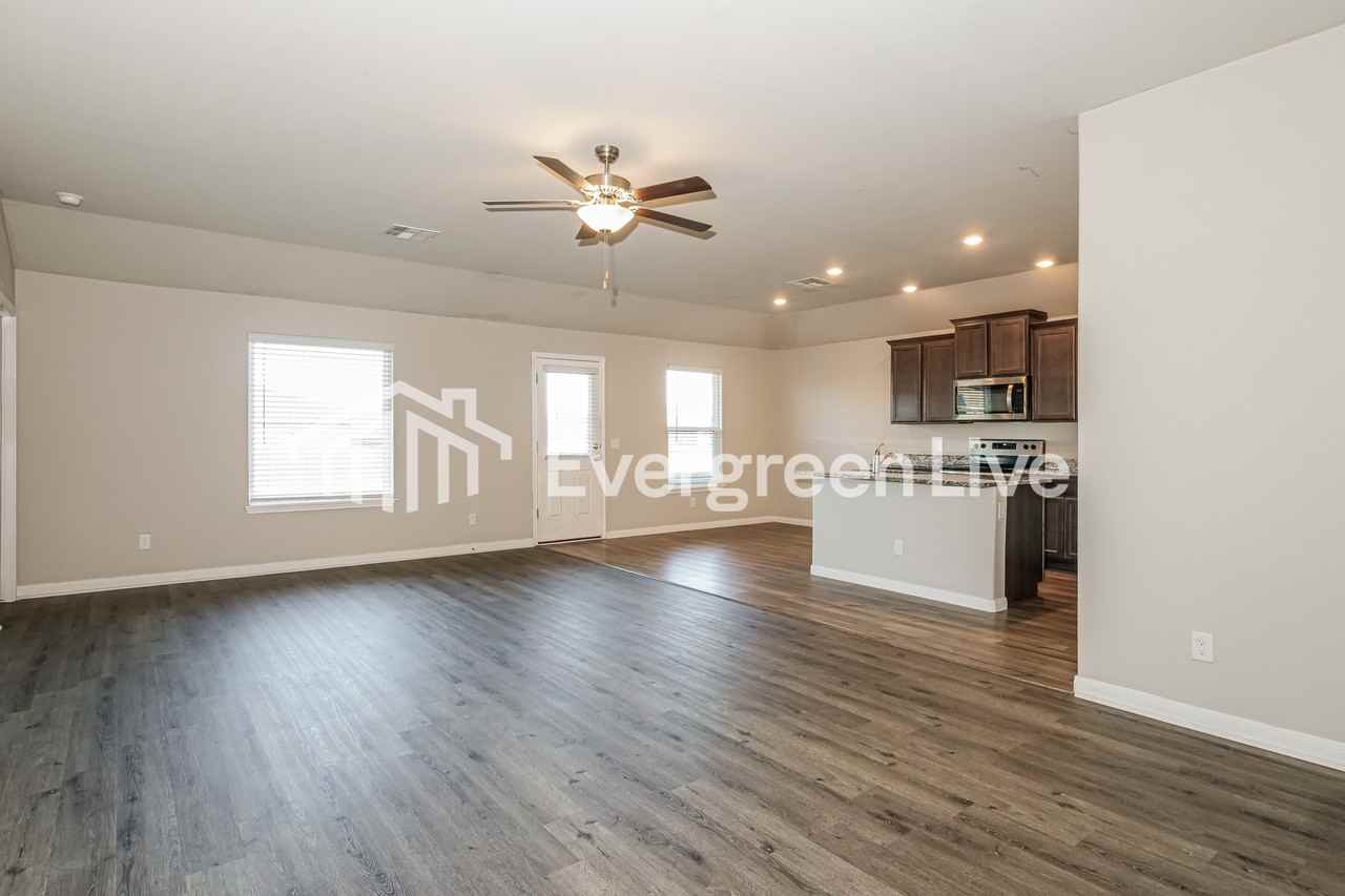 1600 Maroon Dr - Photo 3 of 16