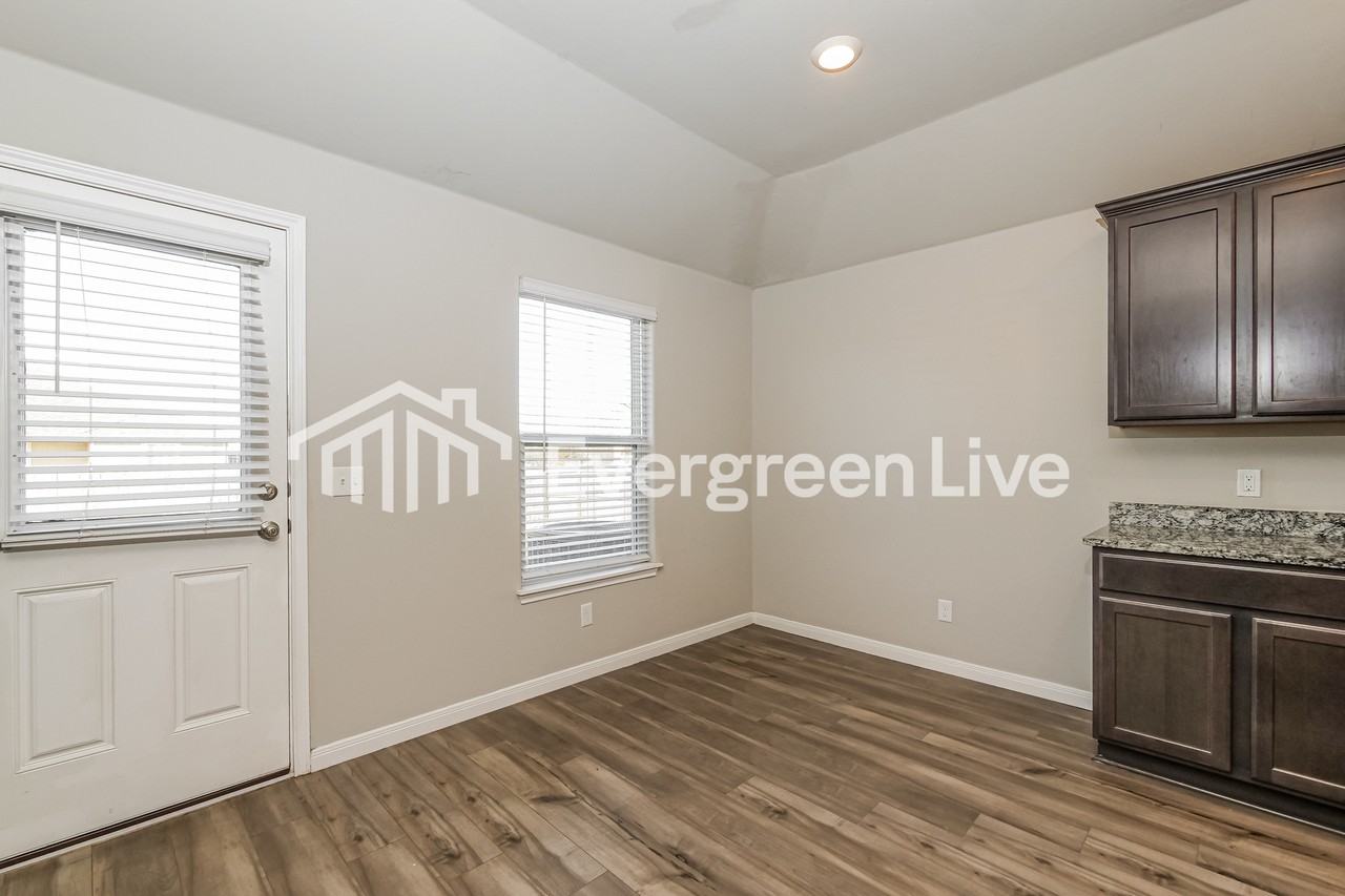 1600 Maroon Dr - Photo 5 of 16