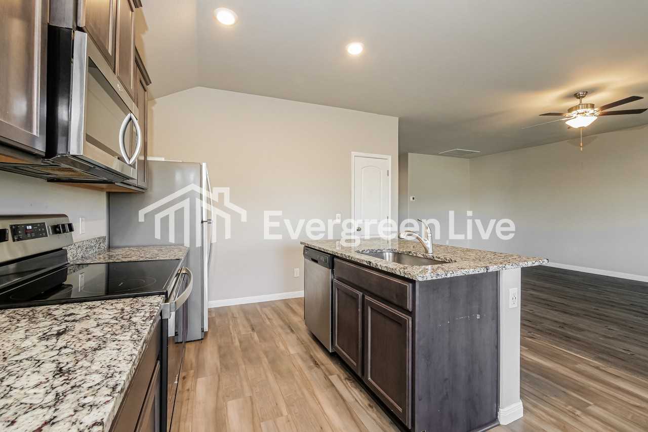 1600 Maroon Dr - Photo 6 of 16