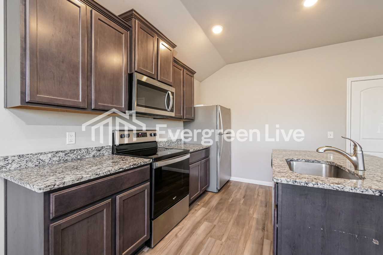 1600 Maroon Dr - Photo 7 of 16