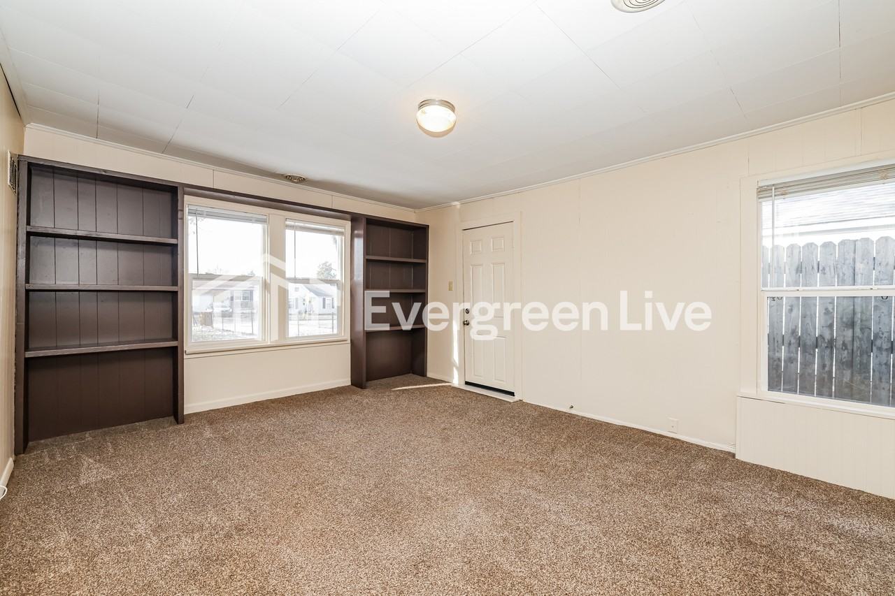 1924 Culver Ave - Photo 3 of 15