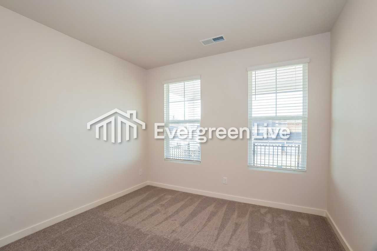 874 Bur Oak Ct - Photo 3 of 16