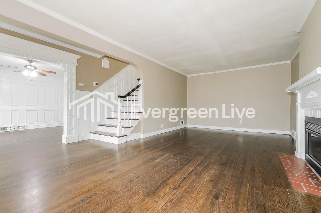 8016 Holmes Rd - Photo 3 of 15