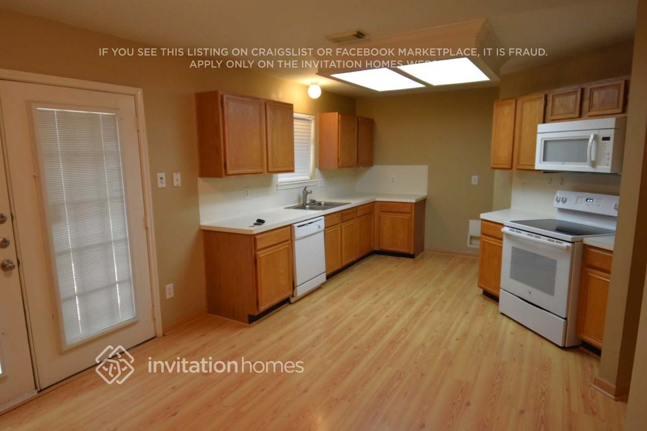 21492 Palace Pines Dr - Photo 4 of 16