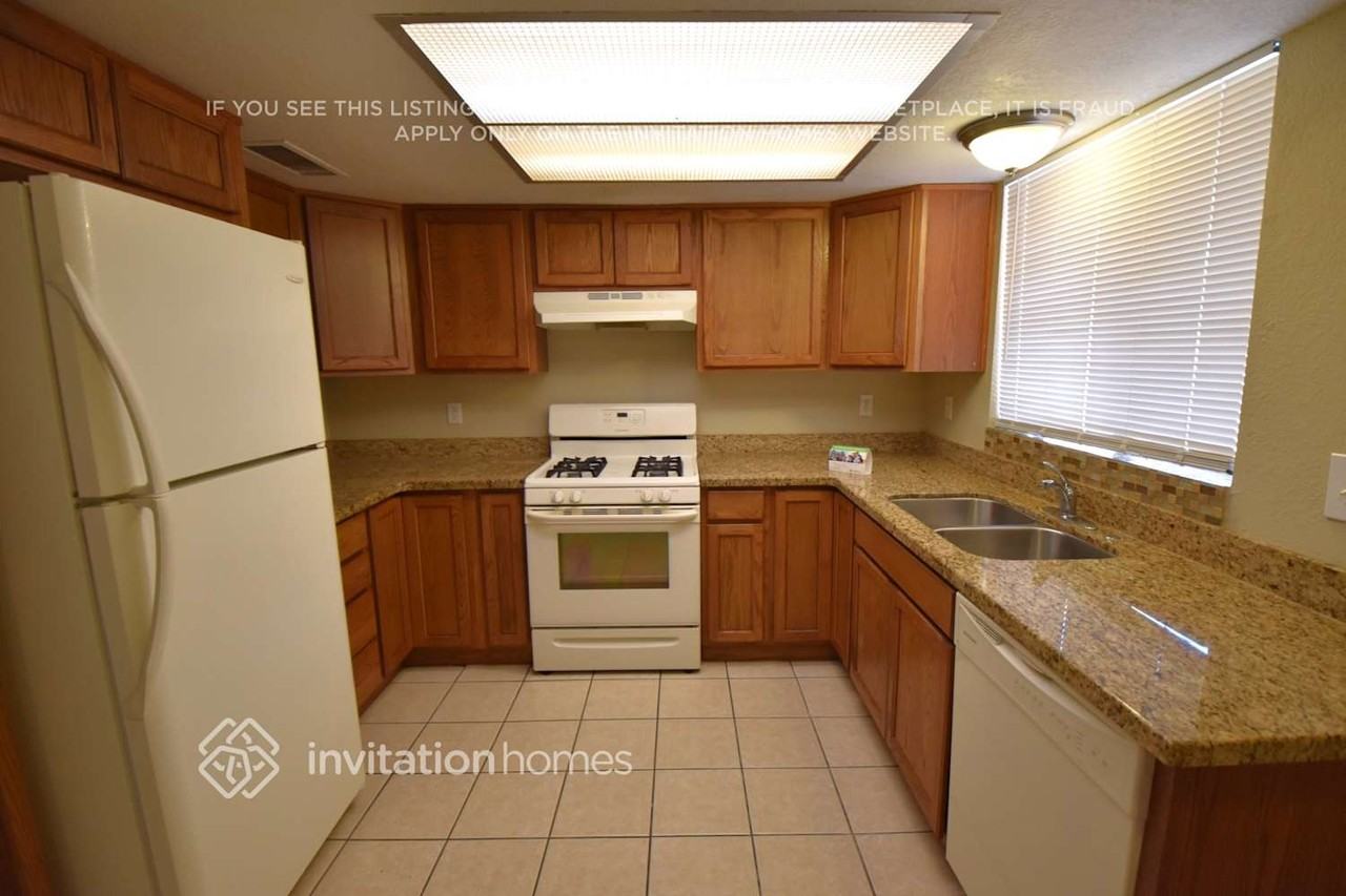 3017 N 86th Ave - Photo 6 of 15