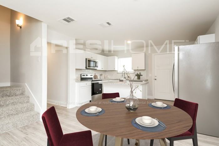 6924 Tessla Dr - Photo 3 of 18