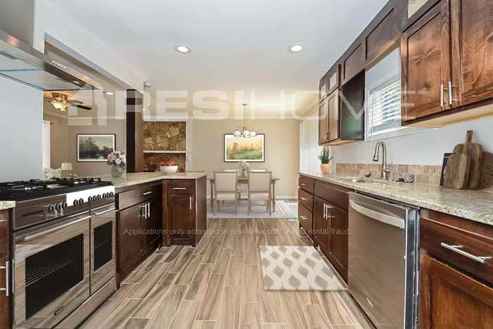 928 Fox Chase Ln - Photo 3 of 19