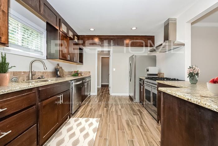 928 Fox Chase Ln - Photo 4 of 19