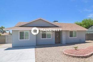 7223 W Mercer Ln - Photo 1 of 1