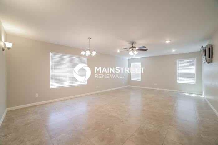 7223 W Mercer Ln - Photo 4 of 16