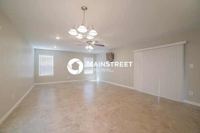 7223 W Mercer Ln - Photo 7 of 16